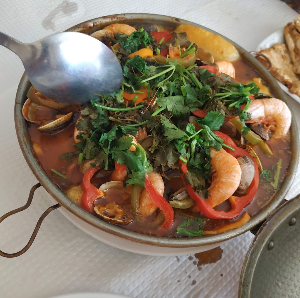 Dining experience at Tasquinha da Horta - traditional Portuguese restaurant in Algarve